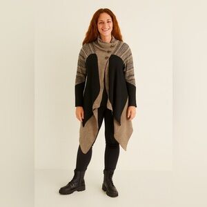 Cardigan Black and Cream Asymmetrical Hem Open Front - M